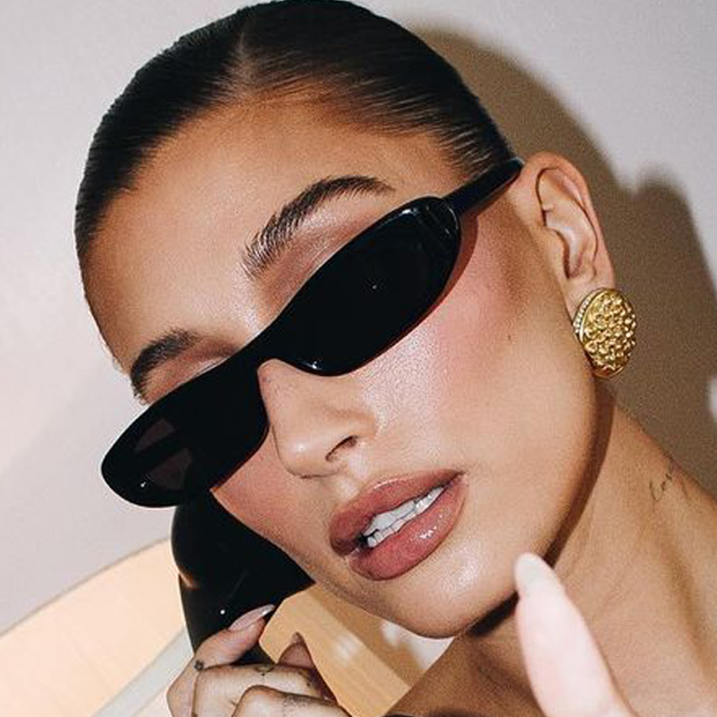 Designer Sunglasses - Ovale zonnebril met klein montuur, damesmerk,