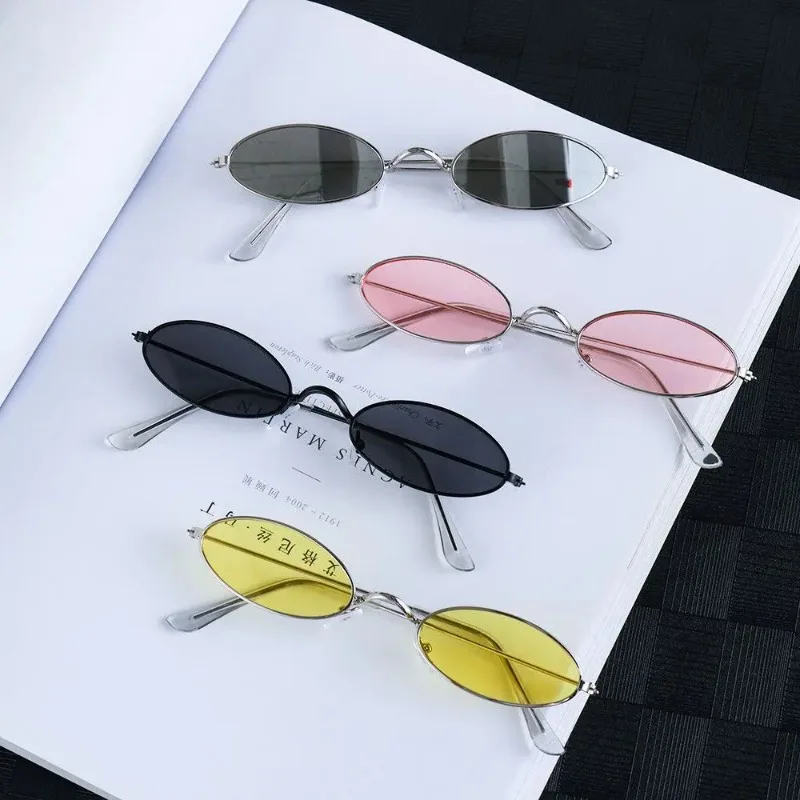 Designer Sunglasses - Retro zonnebril met klein, ovaal montuur,